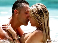 デカ尻, フェラチオ, イギリス人, イく瞬間, ハードコア, キス, アウトドア, 三人