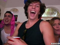 フェラチオ, 茶髪の, 大学生, イく瞬間, グループ, オージー, パーティ, 公共