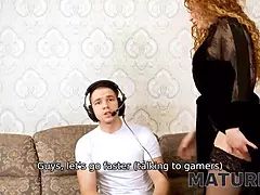 Sucer une bite, Femme couguar, Mature, Piercing, Chatte, Jarretelles, Tatouage, Adolescente