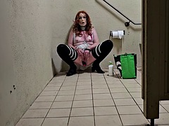 Anaal, Grote lul, Travestiet, Flashing, Openbaar, Roodharige vrouw, Shemale, Tieten likken