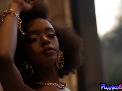 18, デカパイ, 巨乳な, 黒人, パーティ, 小柄, ガリガリ, 一人