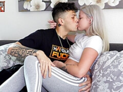 Verga grande, Rubia, Mamada, Estilo perrito, Tetas naturales, Tatuaje, Adolescente, Tetas