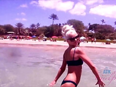 Amateur, Blonde, Branlette thaïlandaise, Huilée, Orgasme, De plein air, Public, Chatte