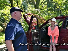 Grosse titten, Blondine, Betrug, Tschechisch, Im freien, Tätowierung, Jungendliche (18+)