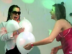 Grosse bite, Gros seins, Brunette brune, Groupe, Hd, Interracial, Fête, Tatouage