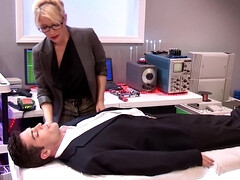 Blondine, Solo, Spielzeuge