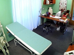 Pijpbeurt, Bruinharig, Arts, Hondjeshouding, Sperma in gezicht, Likken, Natuurlijke tieten, Kut duiken