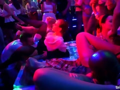 デカパイ, フェラチオ, ダンス, 手コキする, レズビアン, オージー, スインガー, 三人