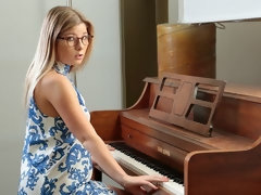 Блондинки, Собачьи, Ласковые ручки, Лизание, Киски, Бритые, Стриптизерша, Сиськи