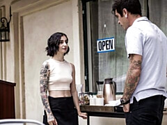 18 ans, Cul, Grosse bite, Sucer une bite, En levrette, Seins naturels, Cheveux courts, Maigrichonne