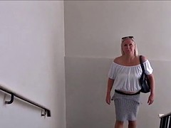 Tussi, Flashen, Oma, Milf, Im freien, Öffentlich, Titten, Spanner