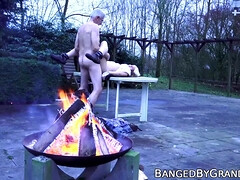 Blasen, Sperma im mund, Hundestellung, Grossvater, Hd, Natürlichen titten, Im freien, Jungendliche (18+)