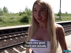 お尻, デカパイ, ブロンド, フェラチオ, 茶髪の, ヨーロピアン, アウトドア, 公共