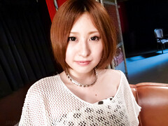 Asiatisch, Blasen, Kehlenfick, Orgasmus, Schreiend, Kurzes haar, Schüchtern, Titten