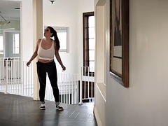 Grosse titten, Braunhaarige, Pummelig, Hardcore, Hausmädchen, Nippel, Erotischer film, Uniform