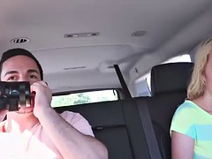 Cute blonde Kierra Daniels gets her cunt banged in the car