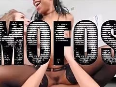 Sucer une bite, Brunette brune, Éjaculer dans la bouche, Gorge profonde, Hd, Chevaucher, Rasée, Nénés