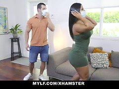 Gros cul, Gros seins, Sucer une bite, Brunette brune, Femme couguar, Maman, Suçant, Nénés