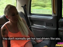 Grote mammen, Auto, Vrouw, Lesbisch, Likken, Buiten, Kut duiken