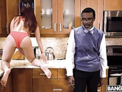 Noire, Sucer une bite, En levrette, Poilue, Interracial, Fille latino, Seins naturels, Rousse roux