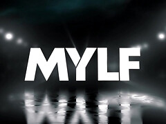 Enthousiasteling, Blond, Pijpbeurt, Rondborstig, Sperma shot, Moeder, Pornster, Tieten likken