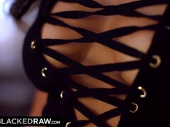 Азиатки, Большая жопа, Брюнетки, Член, Межрасовый секс, Лизание, Наездница, Втроем