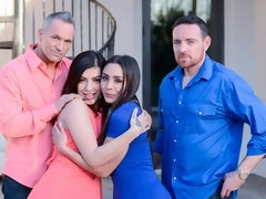 Sucer une bite, Groupe, Branlette thaïlandaise, Hard, Seins naturels, Orgie, Adolescente, Nénés