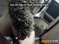 Leie, Grosse titten, Blasen, Auto, Aufs gesicht abspritzen, Hd, Polizei, Uniform