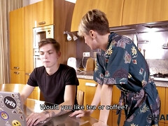 Rubia, Maduro, Madres para coger, Desnudo, Cabello corto, Hijo, Medias largas, Tetas