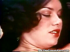 Tetas grandes, Morena, Lesbiana, Clasico