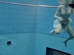 素人, デカパイ, プール, 公共, ロシア人, 一人, ティーン, 水中