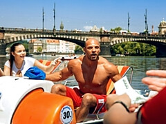 Gros seins, Rondelette, Cocu, En levrette, Hd, Seins naturels, De plein air, Public