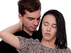 Anal, Grosse bite, Brunette brune, Seins naturels, Cheveux courts, Maigrichonne, Adolescente, Nénés