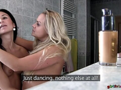 Badkamer, Vingeren, Vriendin, Likken, Kut duiken, Douche, Nat