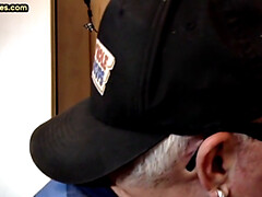 Leie, In den arsch, Blasen, Kehlenfick, Schwul, Brille, Handjob, Reif