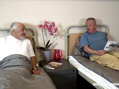 Amateur, Brunette brune, En gros plan de très près, Homme homme femme, Nue, Chatte, Plan cul à trois, Nénés