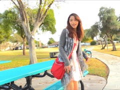 Танцы, Фистинг, Большие дырки, Мастурбация, Оргазм, На публике, Сквиртинг, Чулки