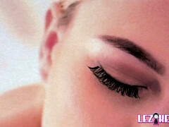 18 летние, Брюнетки, Пальцем, Хд, Каблуки, Лизание, Бритые, Молоденькие