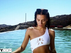 Anal, Cul, Sucer une bite, Brunette brune, Gorge profonde, Faciale, Chevaucher, Nénés