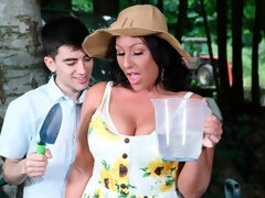 デカ尻, デカパイ, バック, 手コキする, 淫乱熟女, アウトドア, 剃毛, のぞき