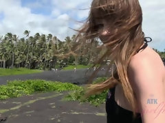 Amateur, Plage, Brunette brune, Exhib, Masturbation, Orgasme, Public, Maigrichonne