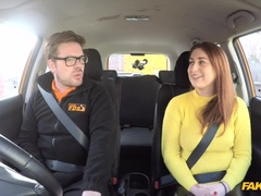 Grosse titten, Auto, Aufs gesicht abspritzen, Fingern, Handjob, Im freien, Pov, Arsch lecken