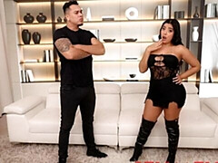 Gros cul, Grosse bite, Gros seins, Sucer une bite, Bottes, Brunette brune, En levrette, Mère que j'aimerais baiser