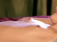 Loco, Lesbiana, Lamidas, Masaje, Tetas naturales, Aceite, Perforación, Tetas