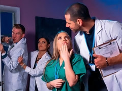 Culo, Tetas grandes, Rubia, Mamada, Médico, Estilo perrito, Madres para coger, Enfermera