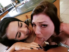 Cul, Gros cul, Sucer une bite, Gorge profonde, Lesbienne, Pov, Chatte, Adolescente