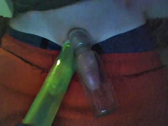 Amateur, Grosse bite, Bouteille, Hard, Masturbation, Rasée, Solo, Suçant