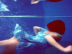 ビキニ, 女, フェティッシュ, 小柄, 赤毛, ロシア人, 水着, 水中