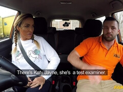 Sucer une bite, Plantureuse, Voiture, Gorge profonde, Gym, Mère que j'aimerais baiser, Pigtail