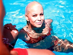 Arsch, Blondine, Blasen, Handjob, Pool, Rasiert, Jungendliche (18+), Titten